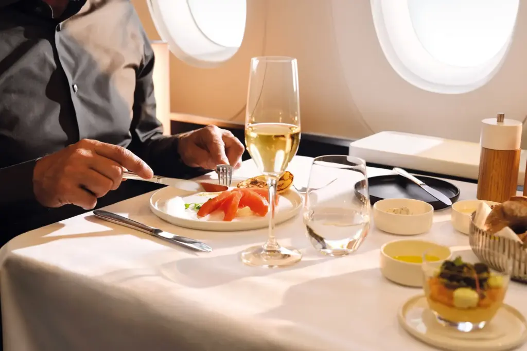Swiss é eleita a melhor primeira classe da Europa — e a gastronomia a bordo explica o título